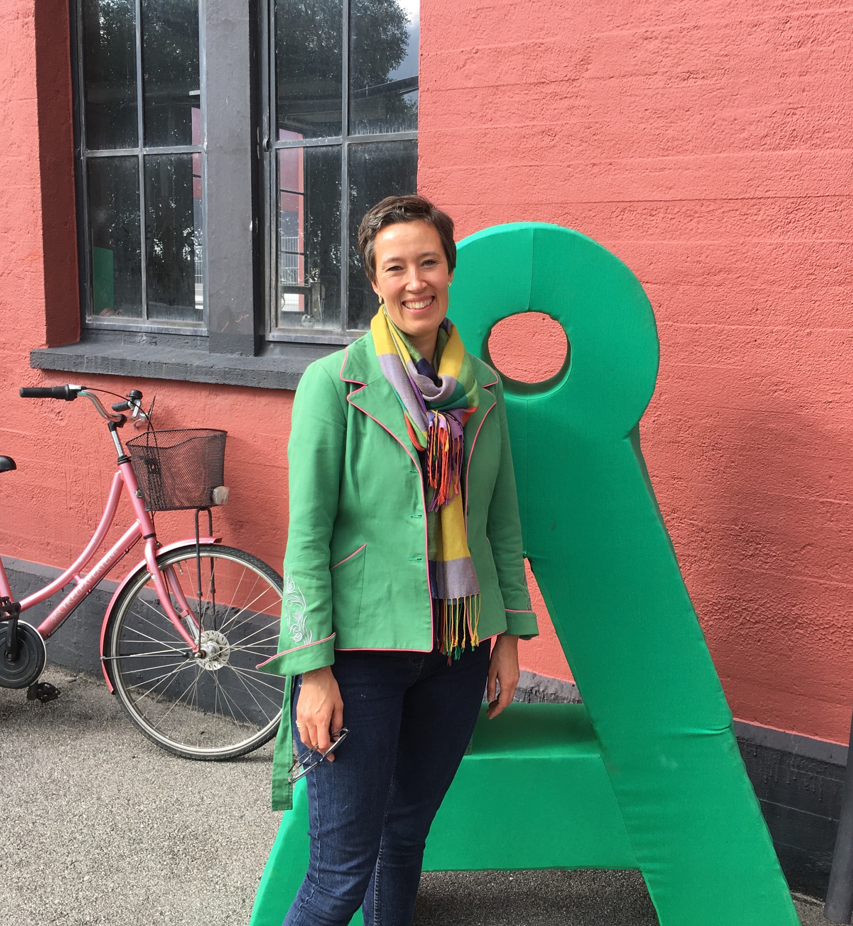 Billede af Birgitte med et stort Å
